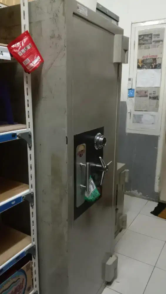 Brangkas Eks Kantor 4 unit
