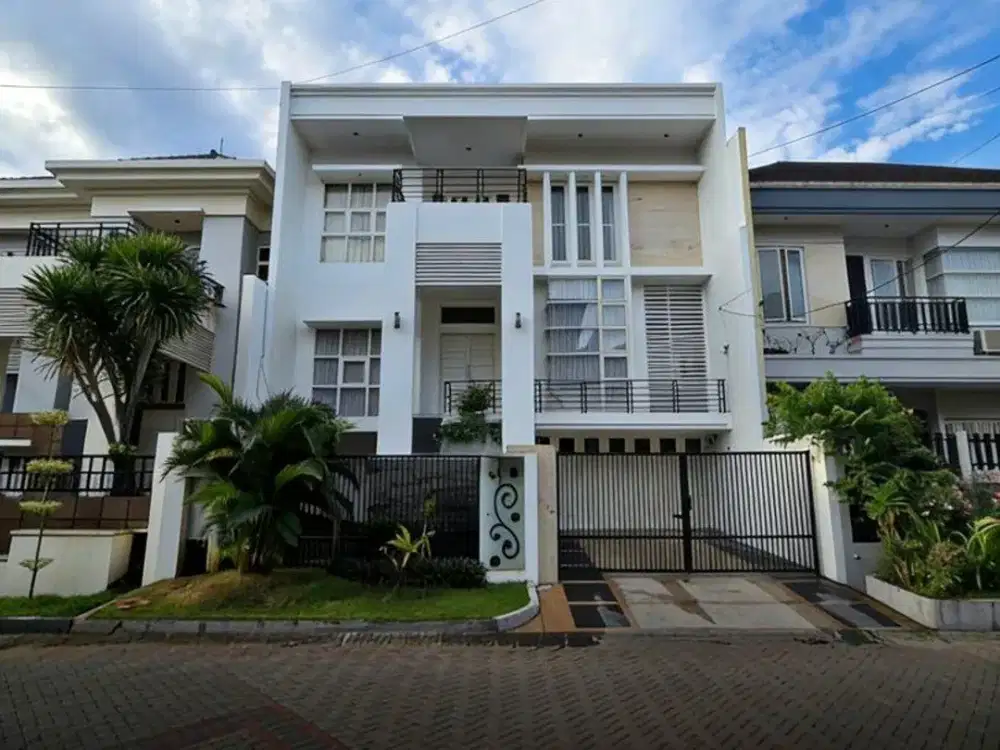 Rumah Araya 1 MINIMALIS SIAP HUNI, garasi 4, carport 2