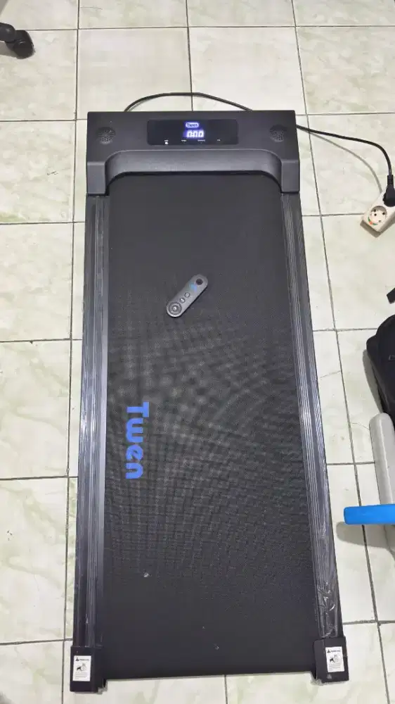 Treadmill walking pad twen elektrik masih normal & remote
