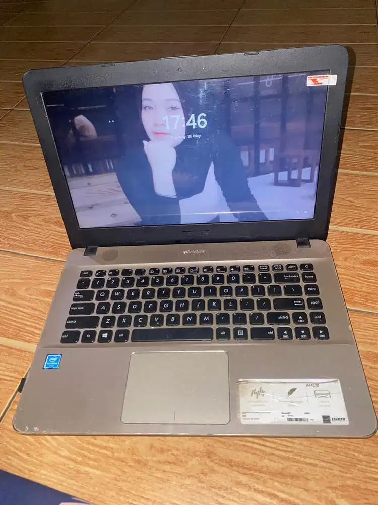 dijual laptop asus x441m warna gold. OPEN NEGO.