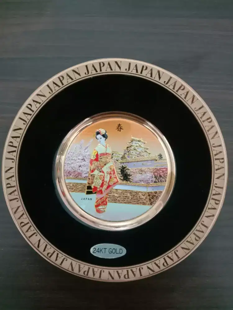 Jual hiasan meja dari Jepang dengan ornamen lapisan emas 24 k