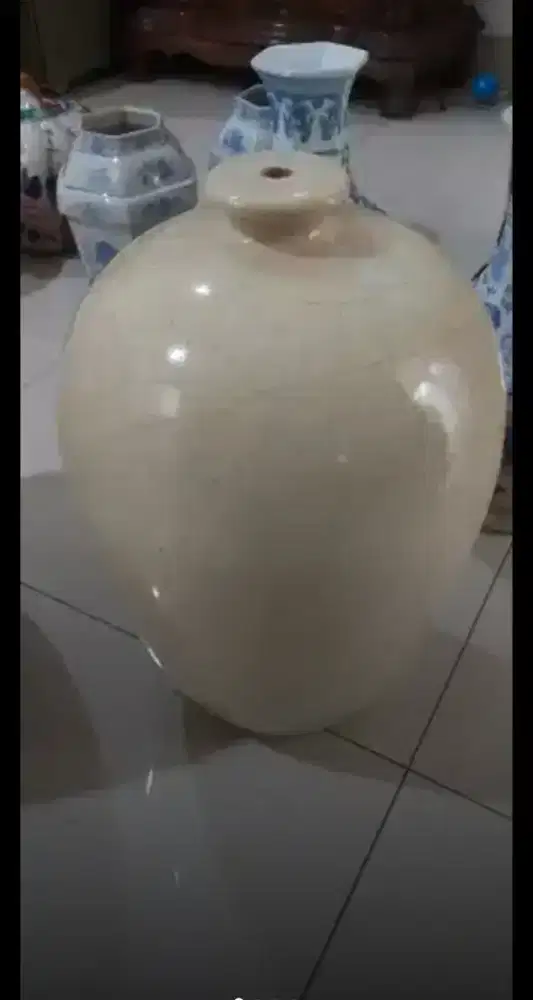 Guci keramik kuno