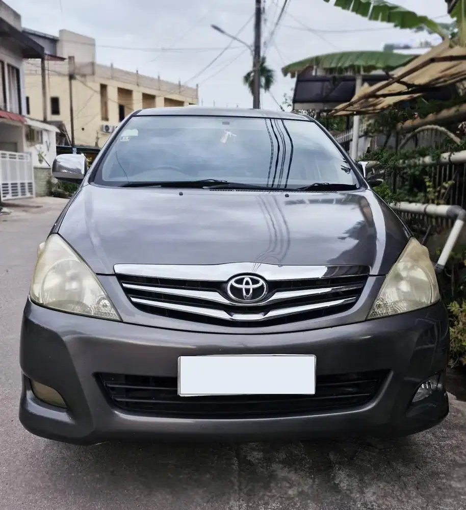 Jual Mobil Kijang Innova 2.0 AT 2011 Bensin