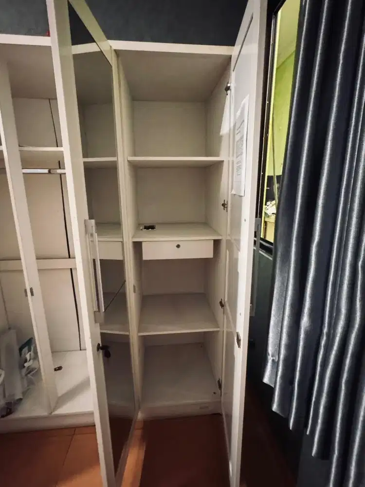 Lemari Pakaian 3 pintu