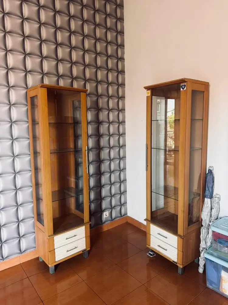 2 Lemari hias cantik
