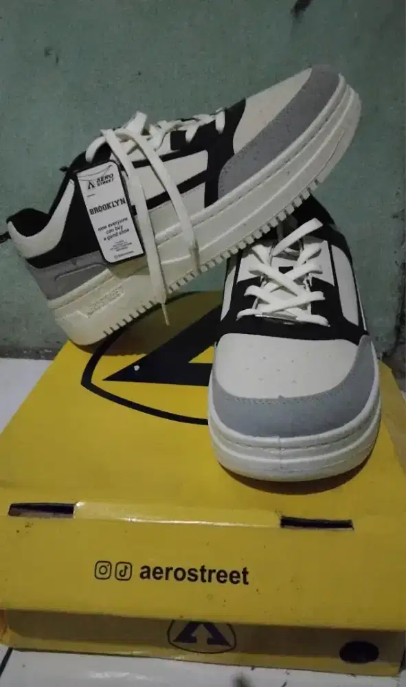 Sepatu aero street