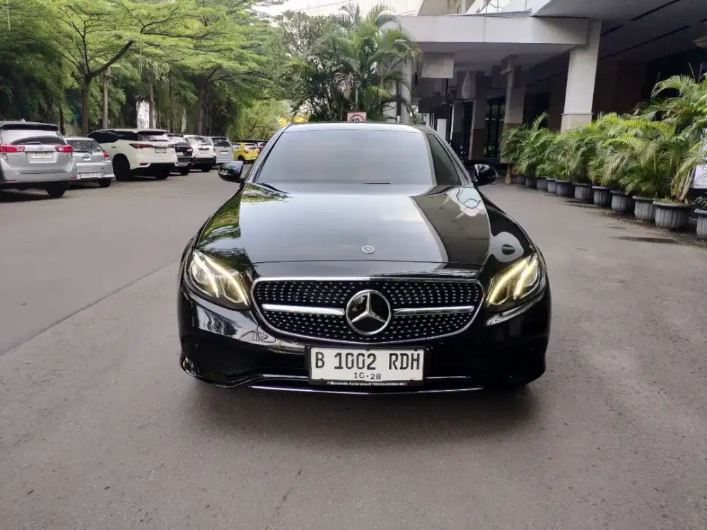 Mercedes Benz E200 W213 NIK 2019 Hitam E 200