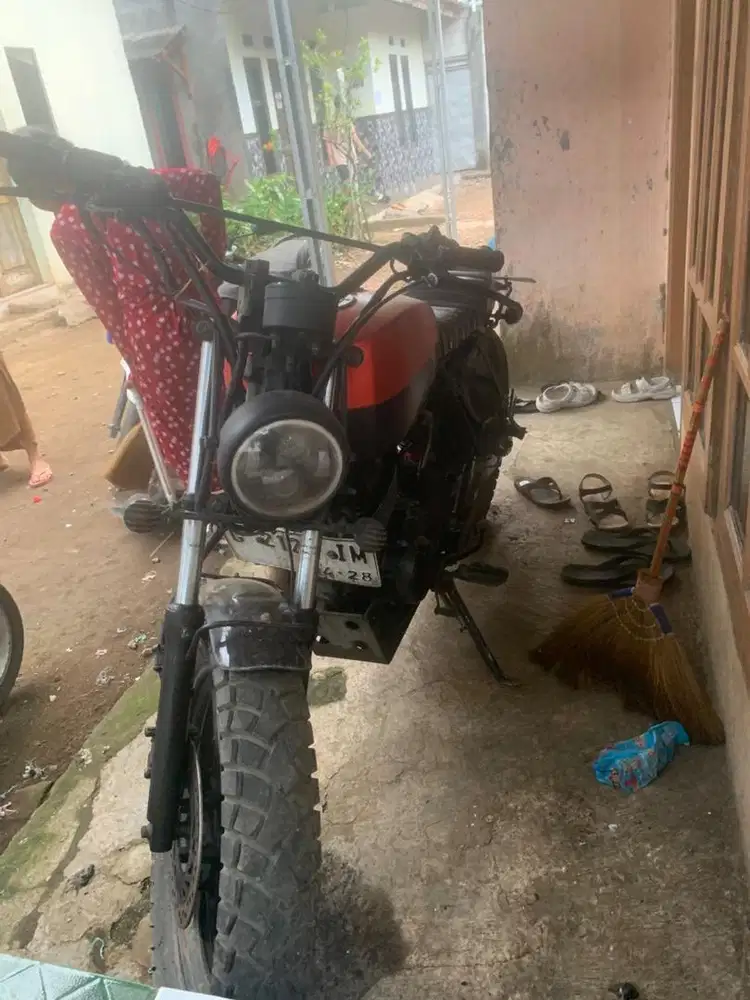 Megapro monoshock bekas