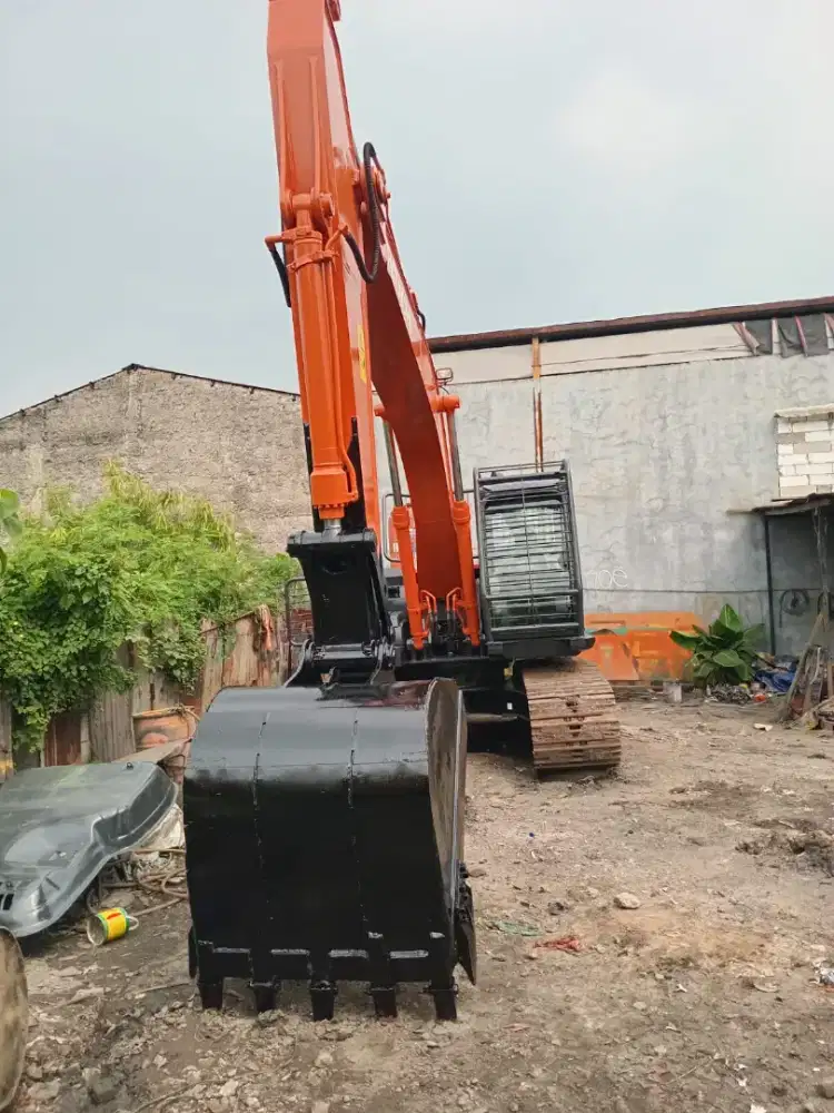 Excavator Hitachi ZX210F-5G th 2023 harga 1,2M NEGO