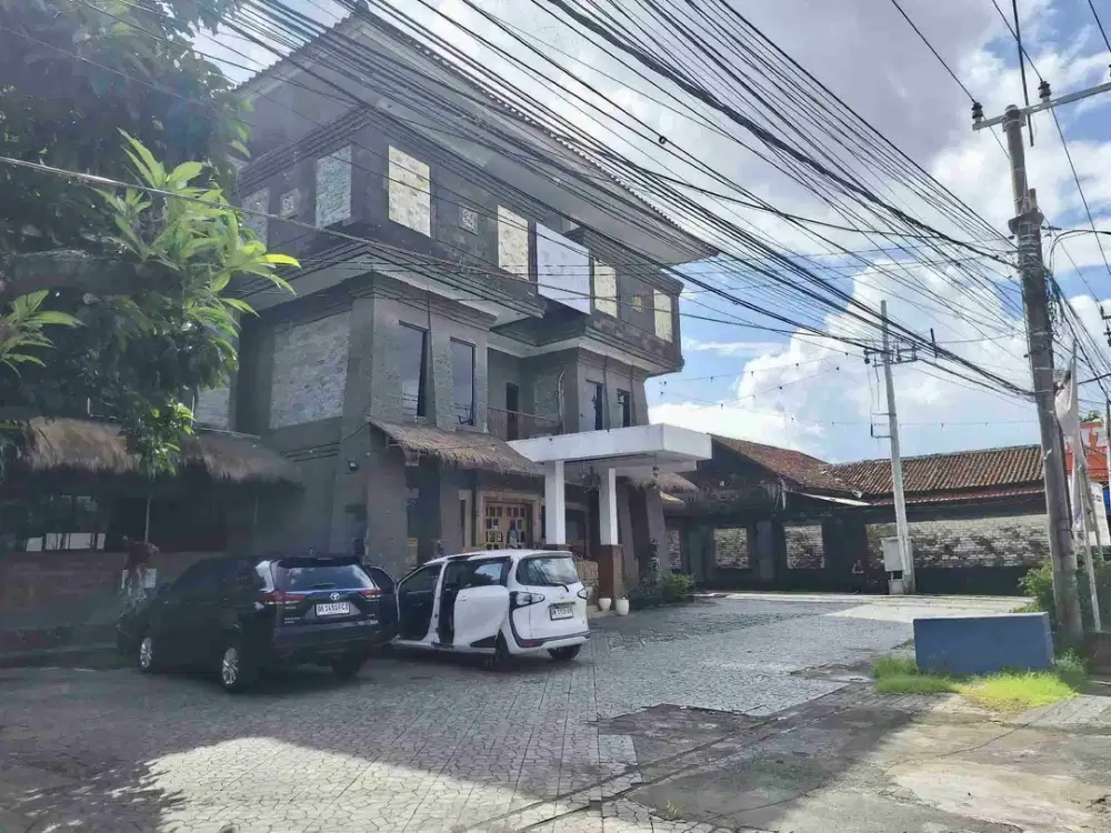 Gedung 3 Lantai Ex Restaurant dan Kantor di Bypass Sanur