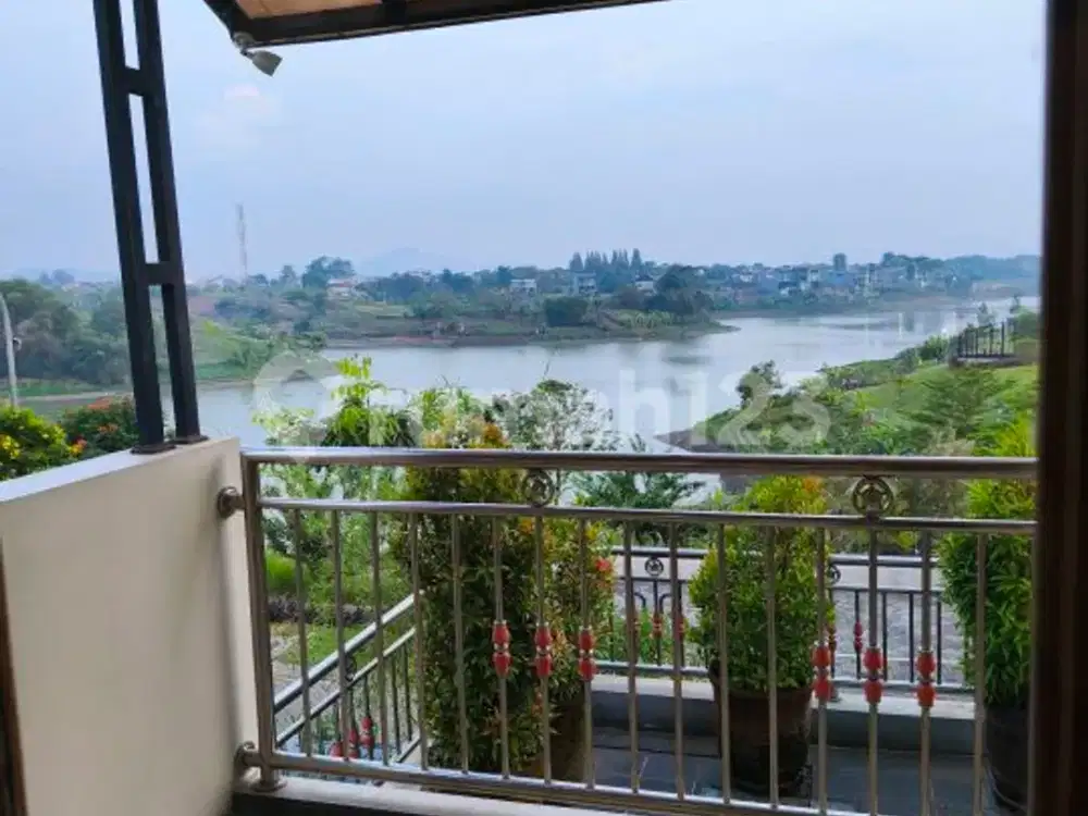 Rumah View Danau,design Unik Nuansa Bali Di Kbp Bandung