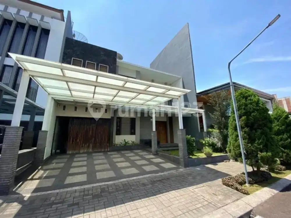 Rumah Mewah Cluster Eksklusif Singgasana Pradana Kota Bandung