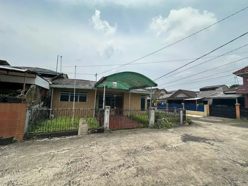 Dijual rumah luas di sudut komplek Sukarami KM9 Palembang