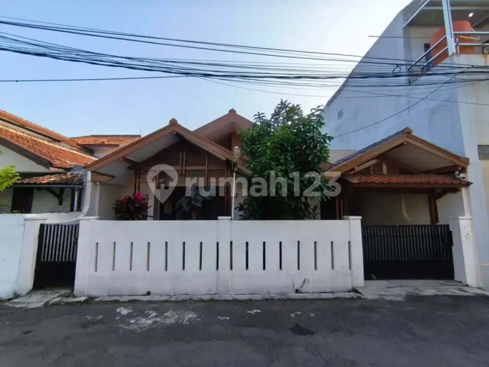 Rumah Adem 1 Lantai Komplek Cibolerang Kota Bandung