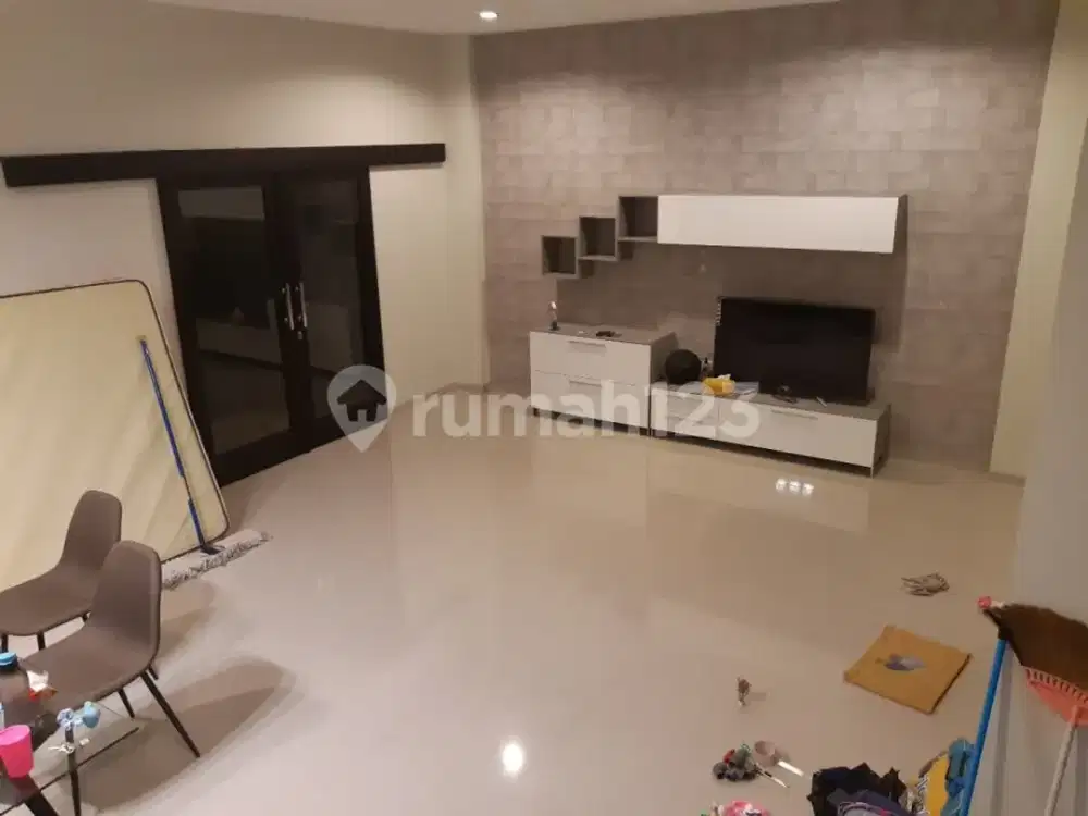 Rumah Modern 2 Lantai Jual Cepat Singgasana Pradana Kota Bandung
