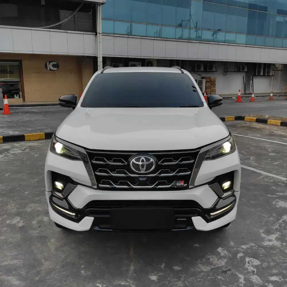 Toyota Fortuner 2.8 GR Diesel 2022 Putih