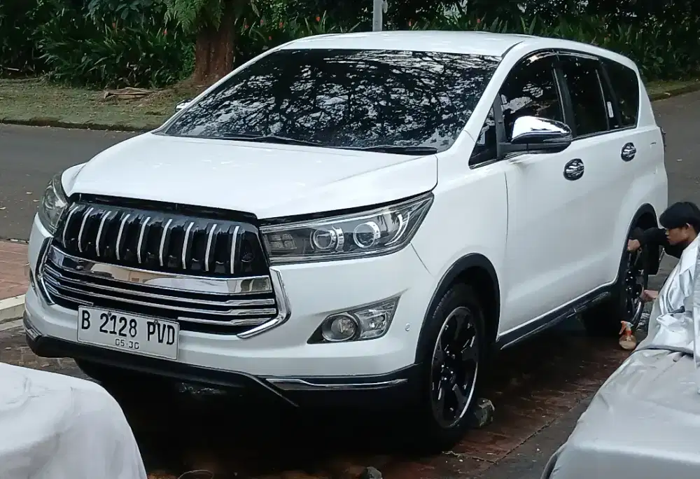 Toyota Innova Reborn Venturer Diesel A/T '18 - Rare.