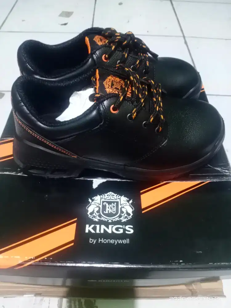 Yuk yg serius aja sat set jual sepatu safety merk king's No 41
