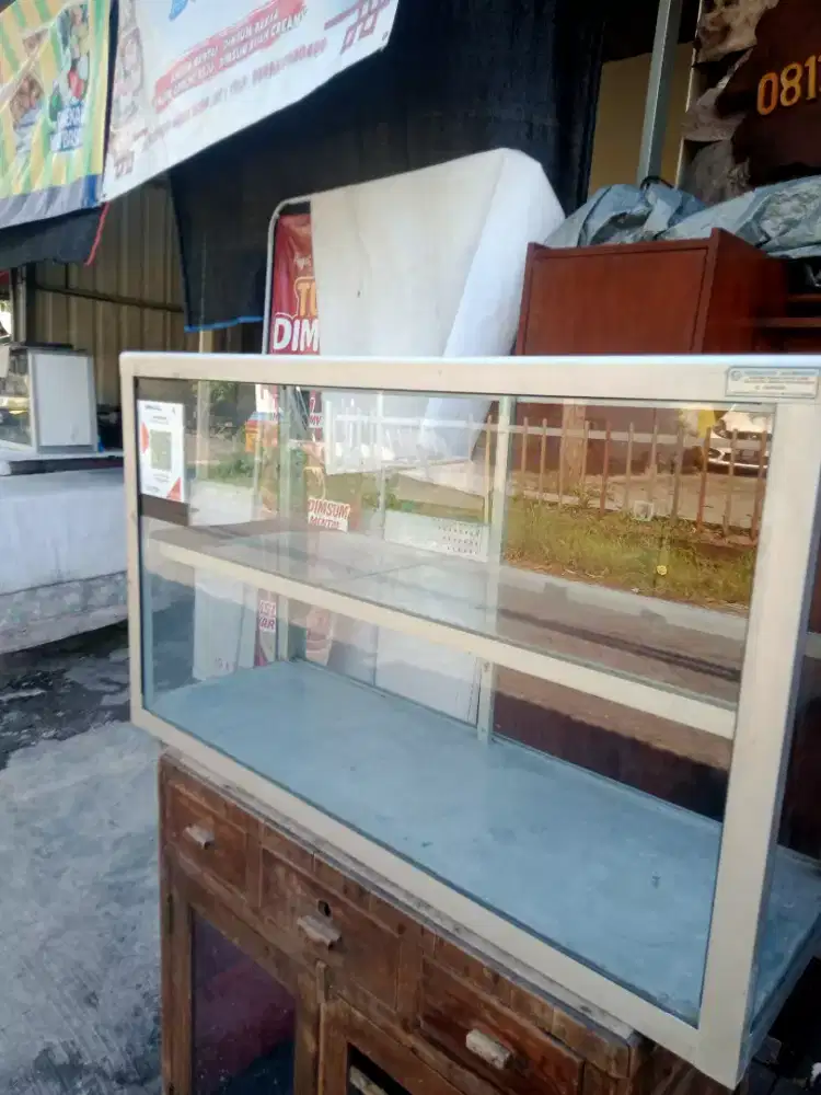 Etalase untuk jualan nasi,