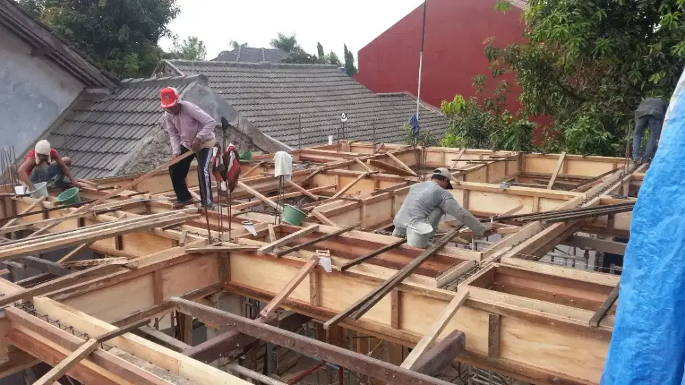 TUKANG BANGUNAN BORONGAN ATAU HARIAN