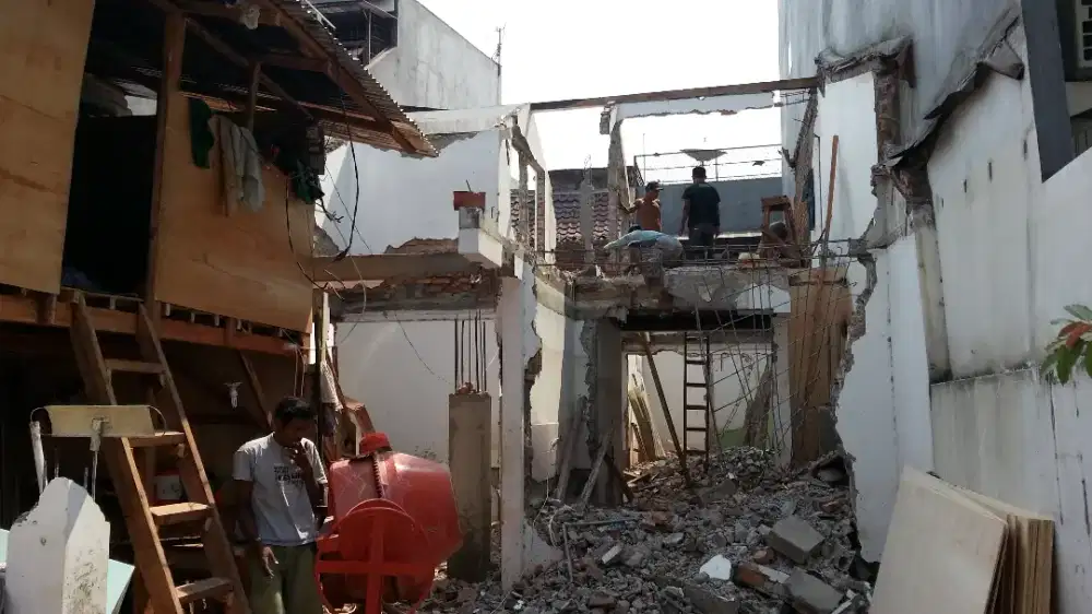 TUKANG BANGUNAN BORONGAN ATAU HARIAN