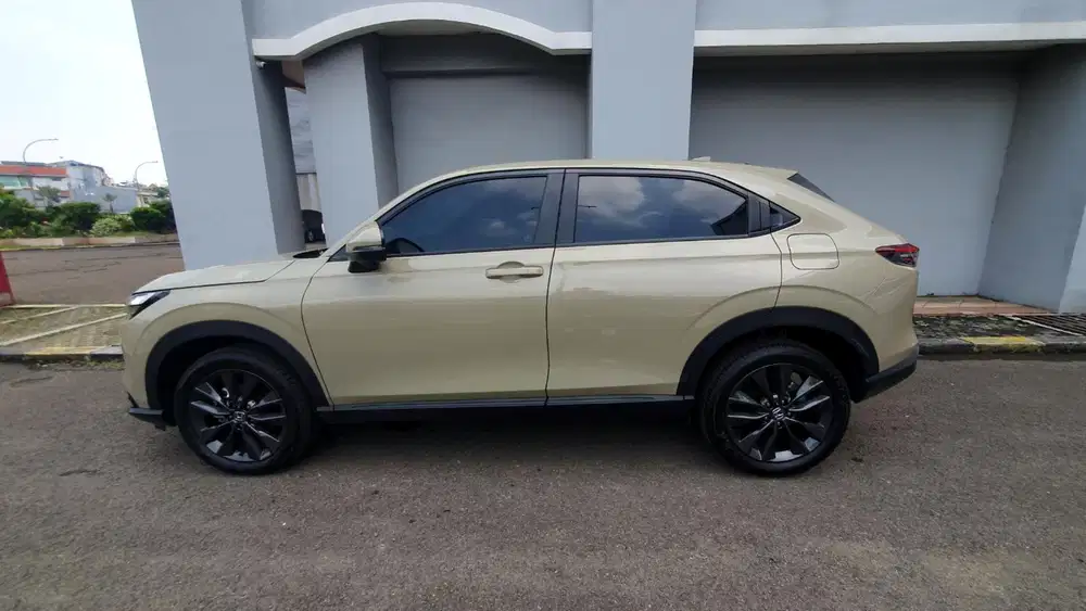 Km 73 perak honda hrv hybrid sensing 2025 sandkhaki siap pakai