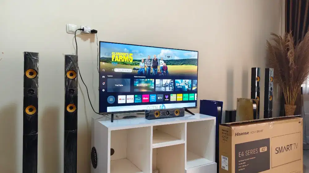 Smart TV Hisense 43 inch Mulus Like new Pisan Lengkap no minus