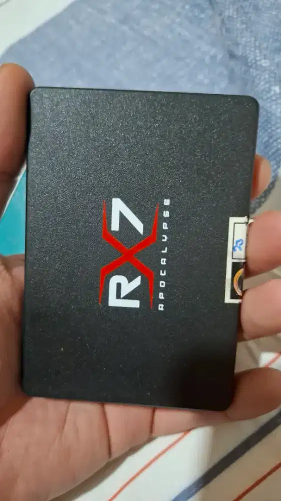 Yang lagi nyari ssd/hdd internal ssd rx7 512gb
Dan HDD Seagate 500gb