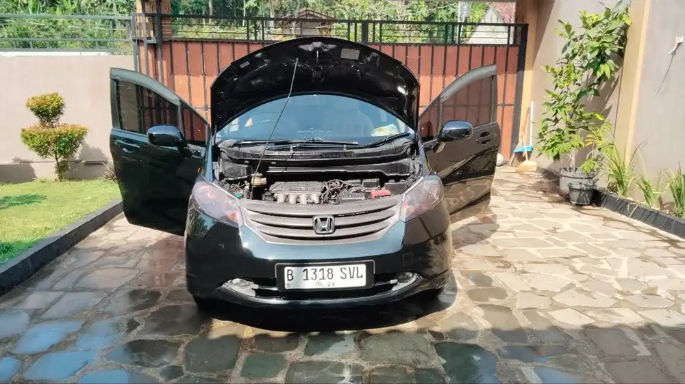 Honda fteed tahung 2012 warna hitam pintu manual