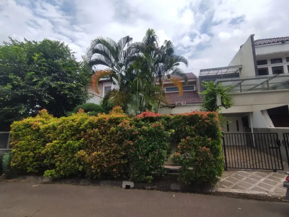 Rumah SHM Luas 4 Menit ke AEON Mall Tanjung Barat Siap Huni J-49894