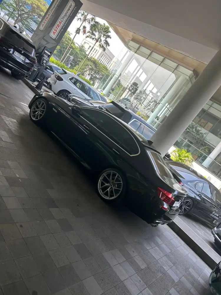 Dijual Bmw F10 Facelift 2014 with Proper Mods