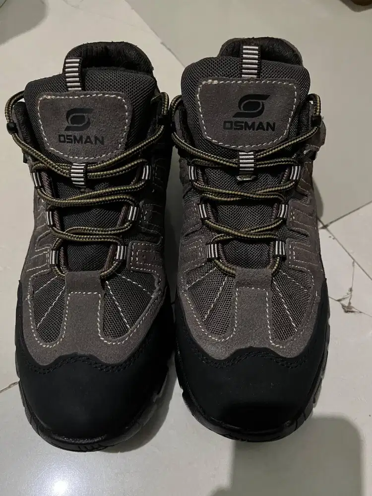 Dijual sepatu sefety bekas rasa baru, Pemakaian baru sekali. Ukuran 41