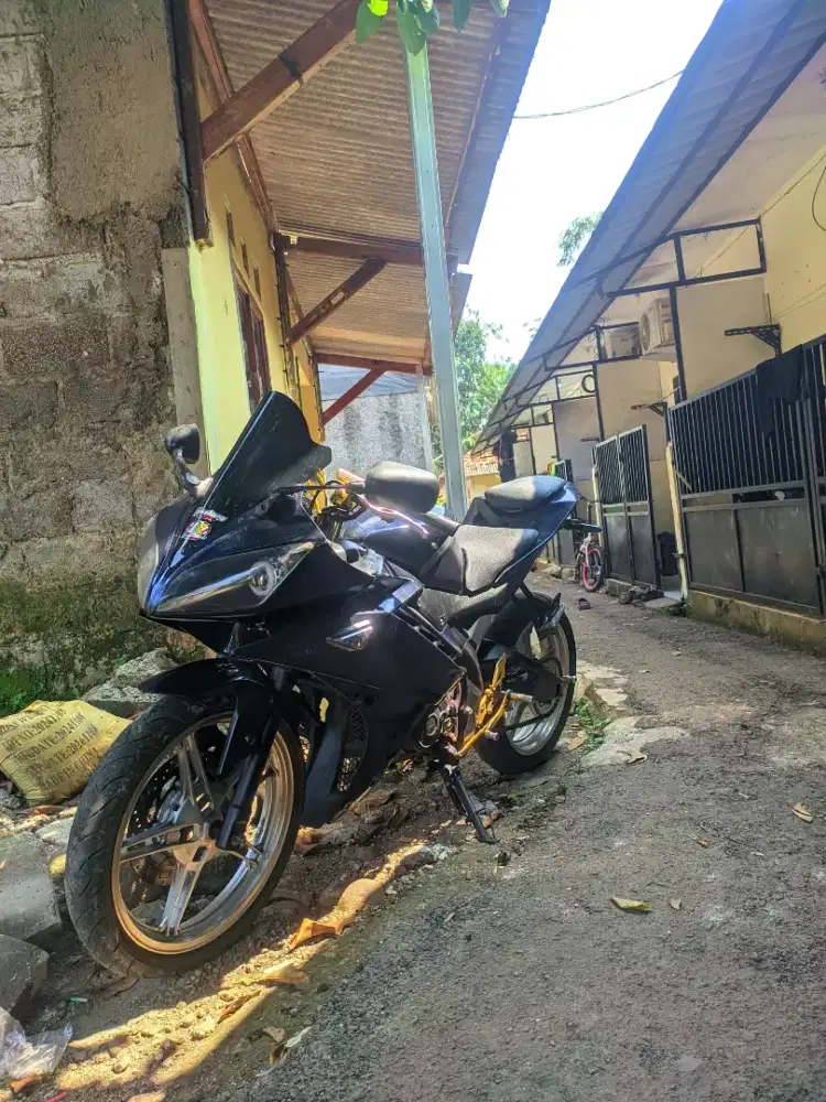 Yamaha R15 v2 lengkap