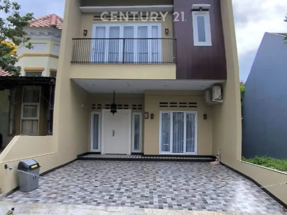RUMAH CANTIK FULL FURNISH 2 HADAP DI SENTUL CITY