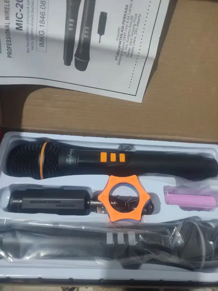 Mic wireless merk advance