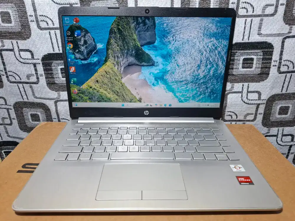 Laptop Hp 14s keyboard nyala ram 8gb VGA 2gb slim bazelless mantap