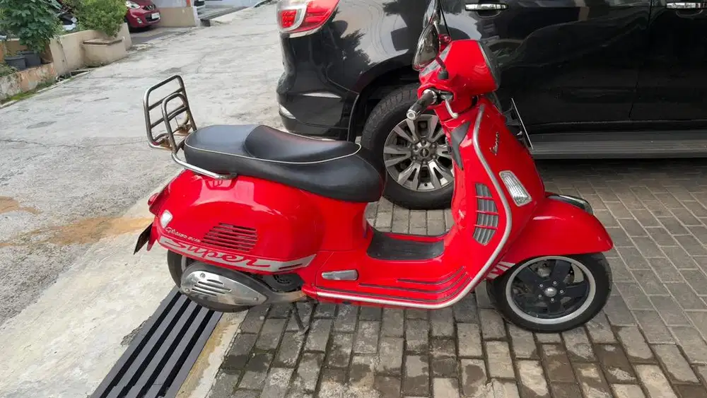 Vespa GTS 2014 MERAH 155cc