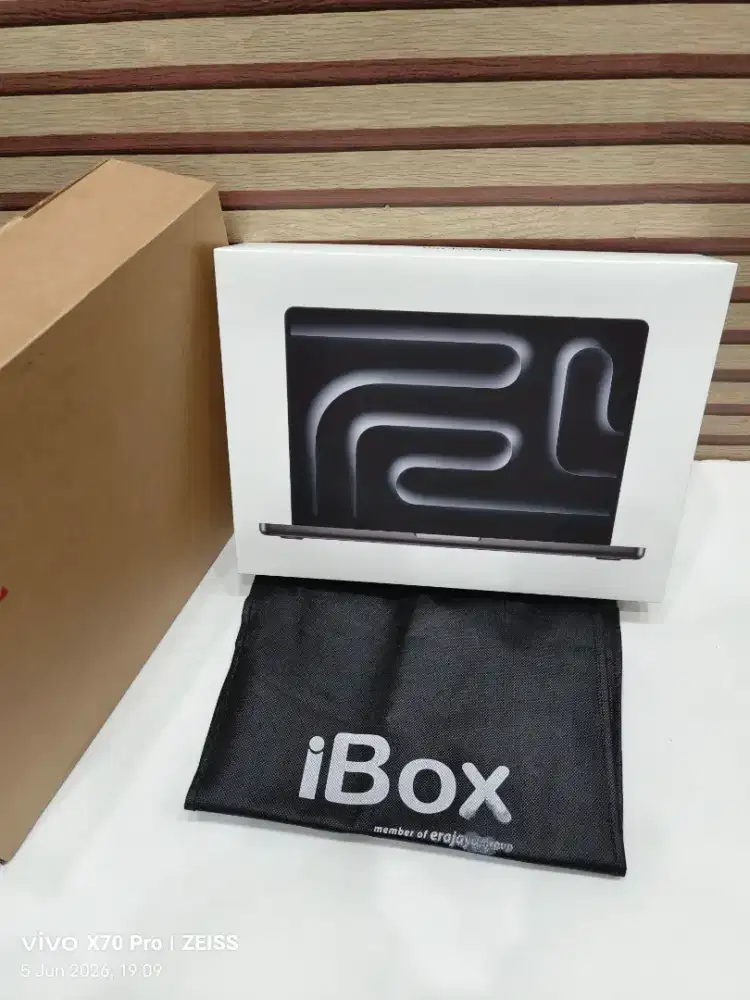 Macbook Pro M5 24/1TB baru segel fresh BNIB Garansi resmi iBox