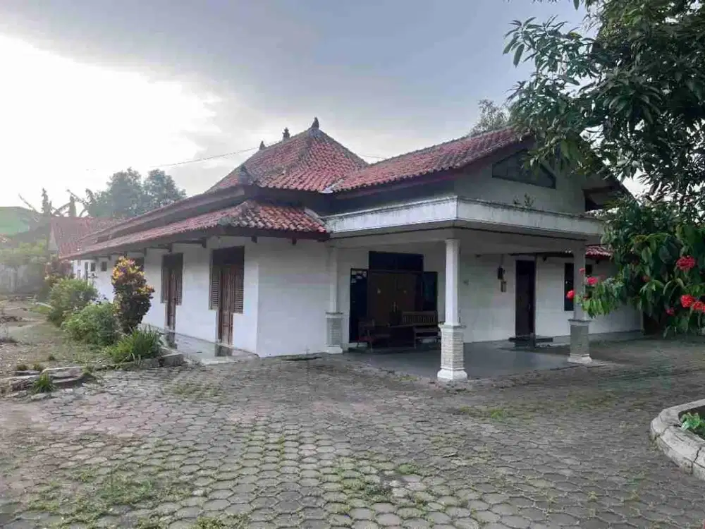 Rumah Klasik Di Jalan Raya Solo Wonogiri Jawa Tengah
