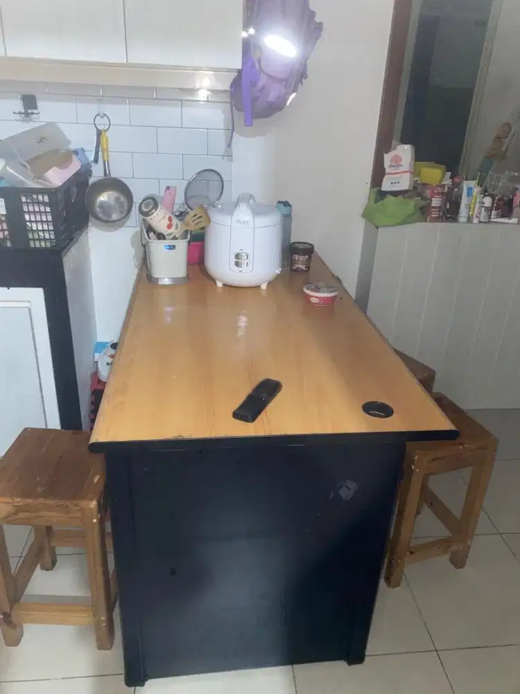 Meja makan gratis / meja makan second/ bisa diambil tgl 14 juni
