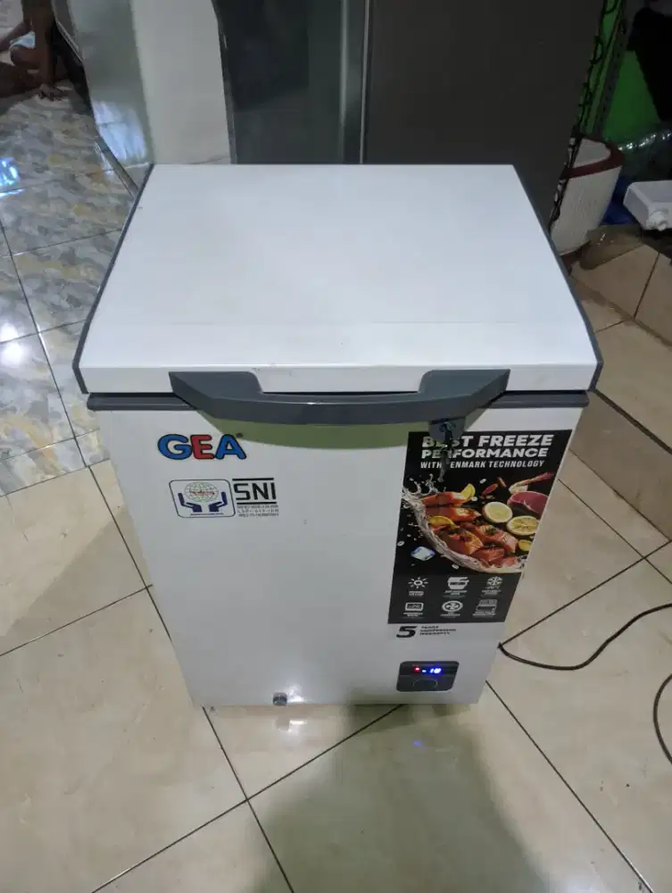 dijual frezzer box gea