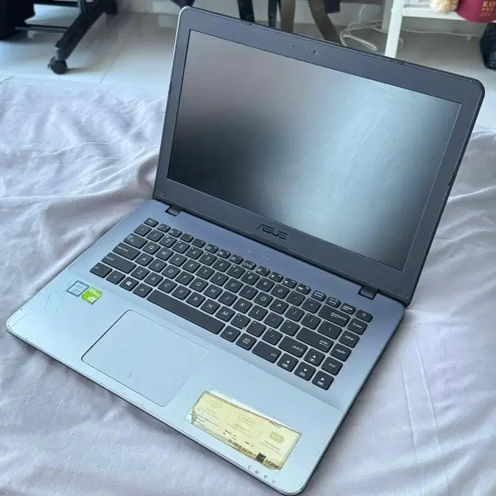 Laptop Asus Master A442U
