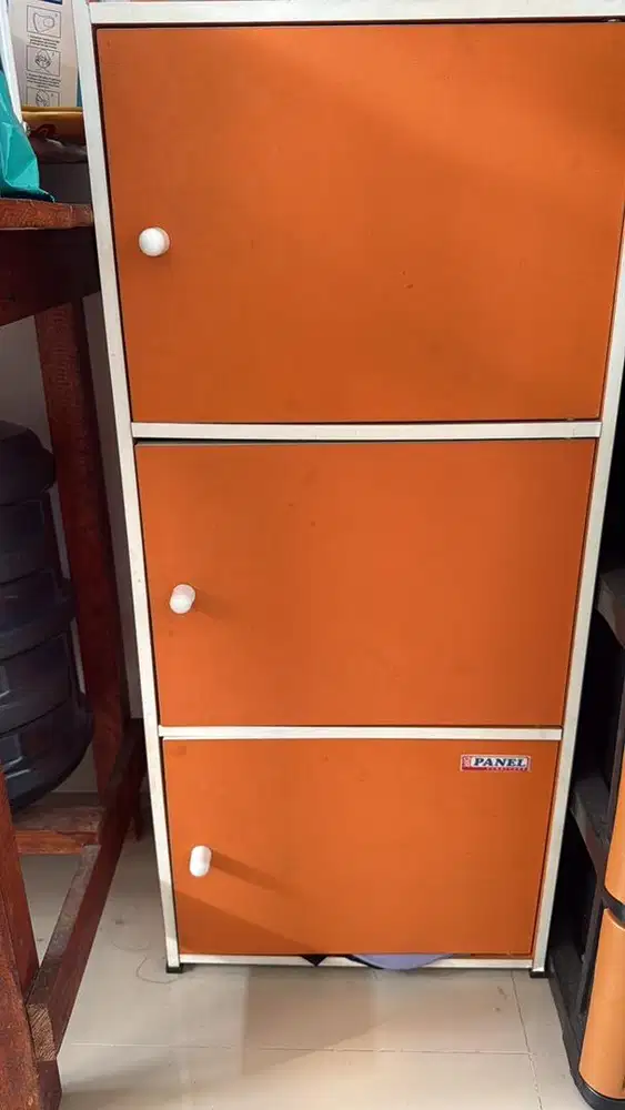 Lemari 3 Tingkat Bekas