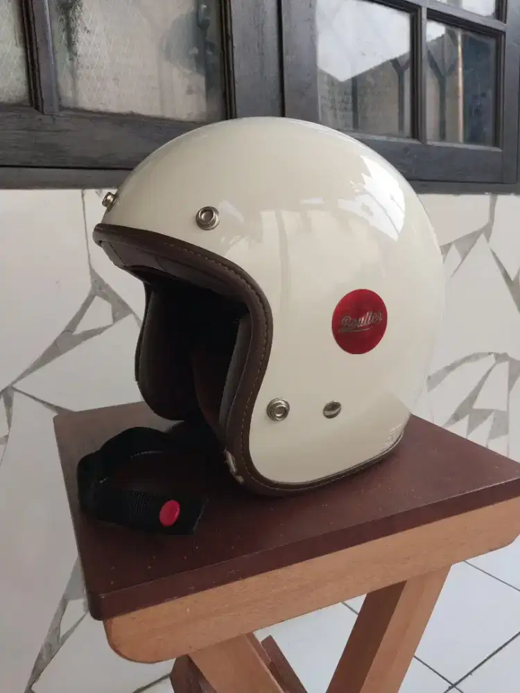 BOULTER HELMET WHITE BROWN PADDING