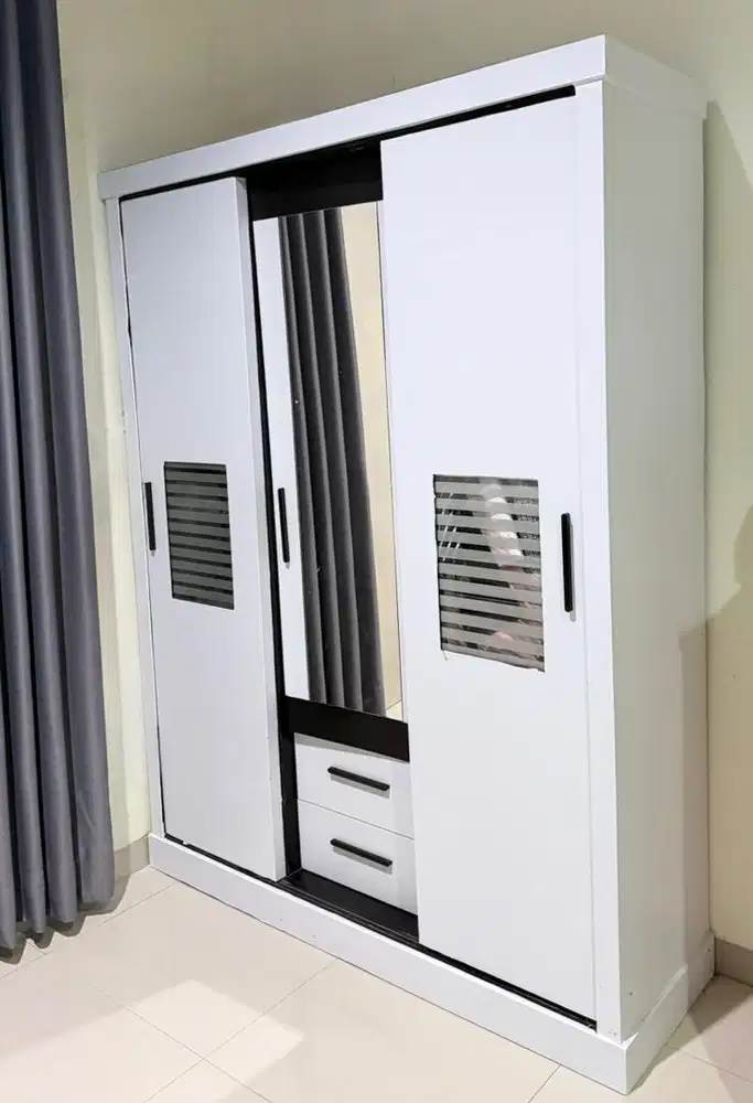[Bekas] Lemari Pakaian Pintu Sliding Minimalis