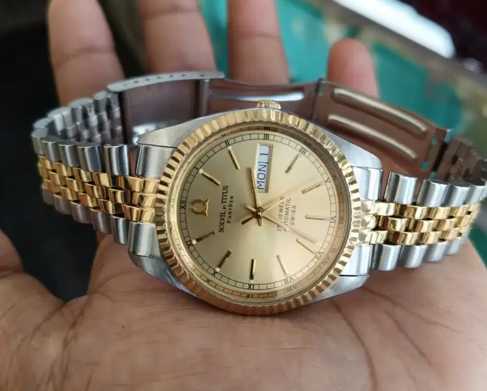 Titus presiden two tone