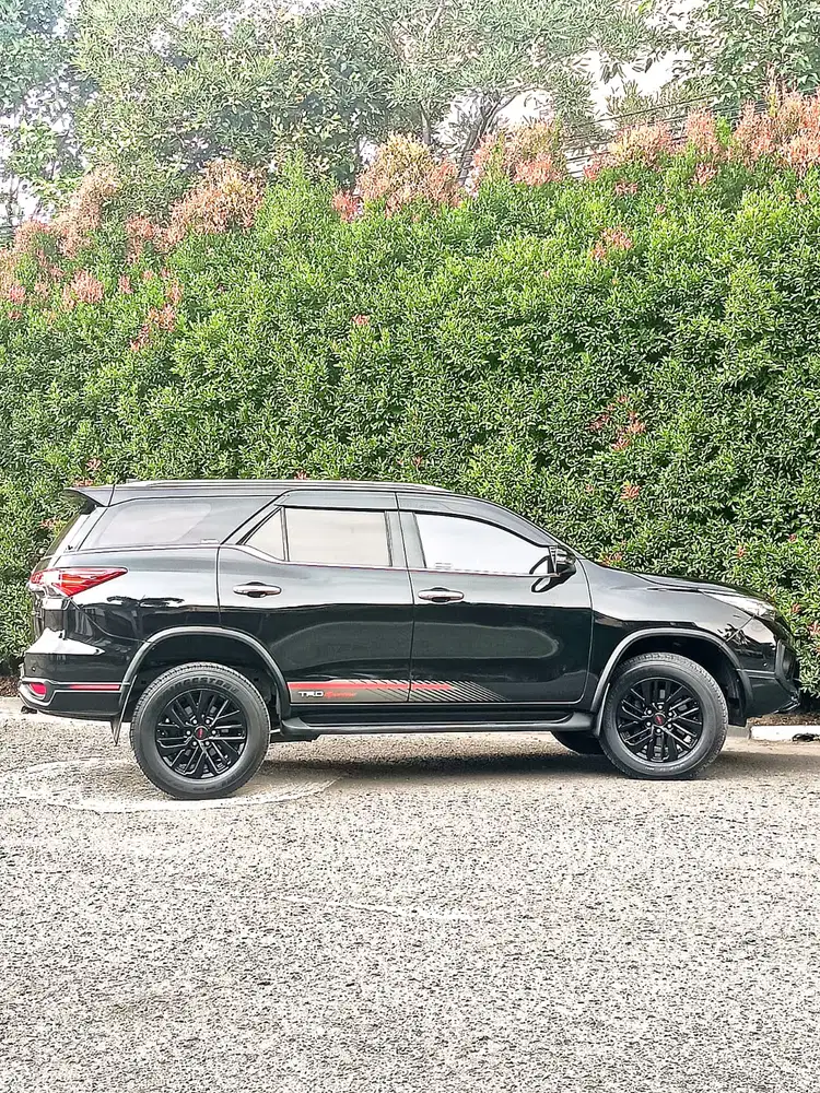 Toyota Fortuner VRZ Trd  At 2020 Hitam Facelift Kick Sensor Backdoor
