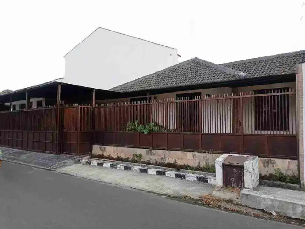 Disewakan Rumah Luas 220m Darmo Surabaya cocok untuk Hunian, Kantor, Mess atau Lembaga Kursus. Dekat RS Mitra Keluarga, Pakuwon & Galaxy