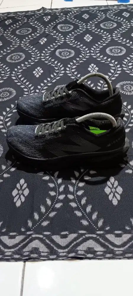Sepatu nb rebbel size 39,5 ins 24,5 cm