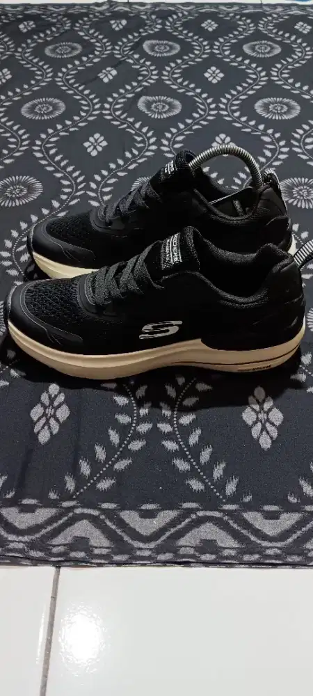 Sepatu skechers size 40 ins 25 cm